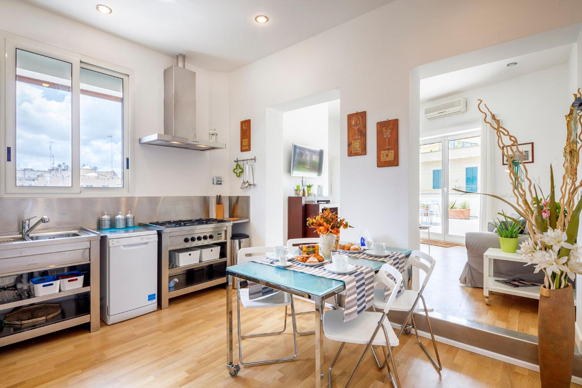 Apartment Living By Vatican With Panoramic Terraces In Rome